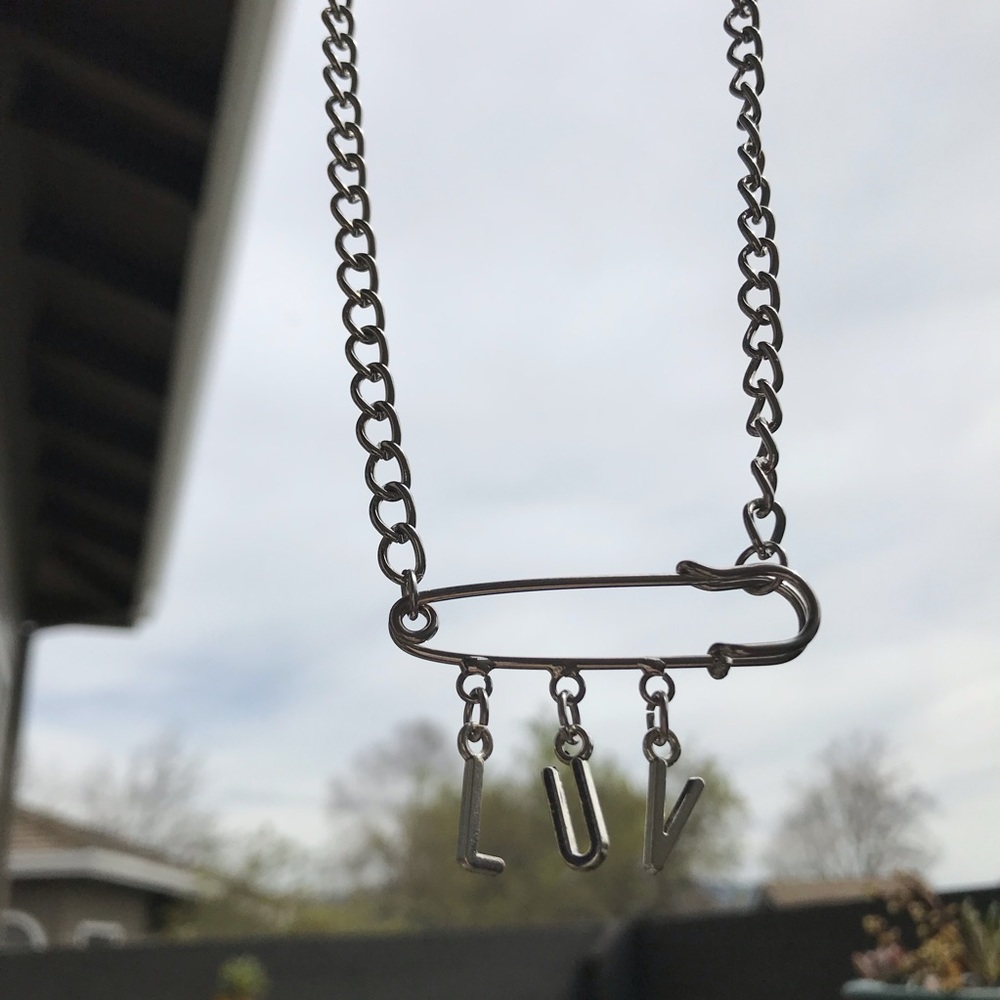 FREE NECKLACE WITH ANY PURCHASE
